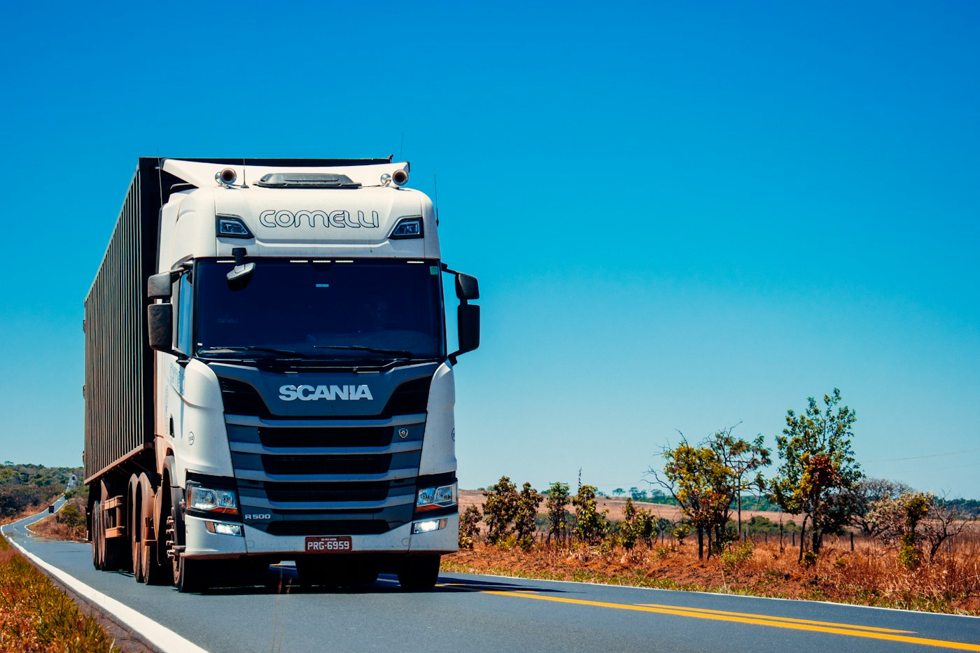Autotransporter auf der Autobahn